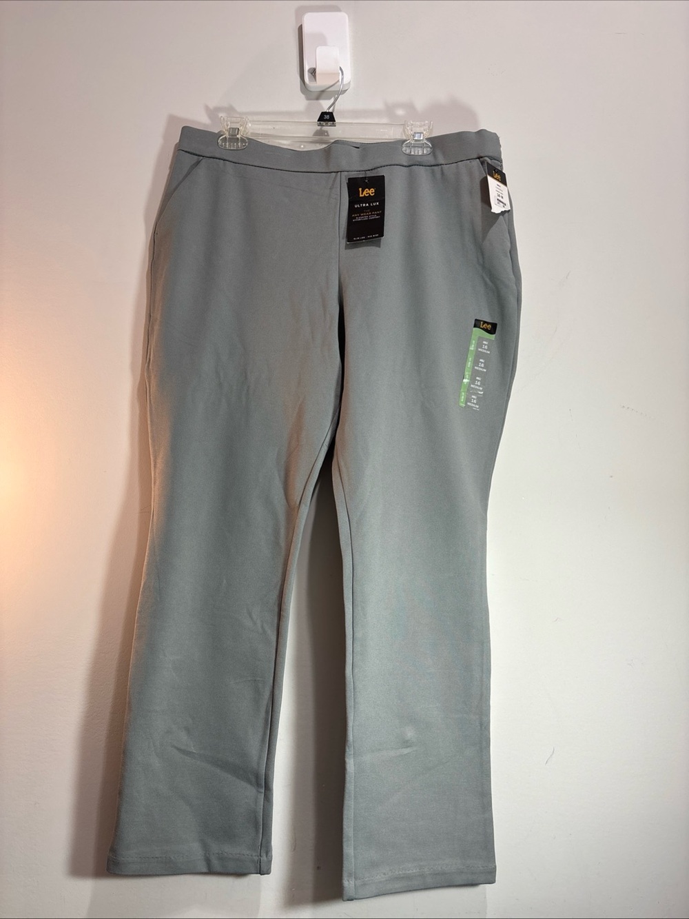 Lee Ulta Lux Women's Gray Straight-Leg Jeans. NWT!!! 1359